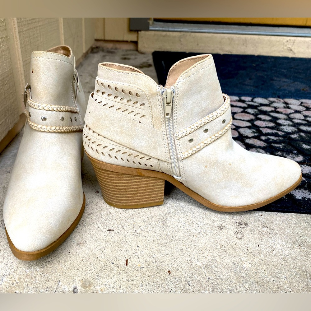 Size 9 suede ankle boots